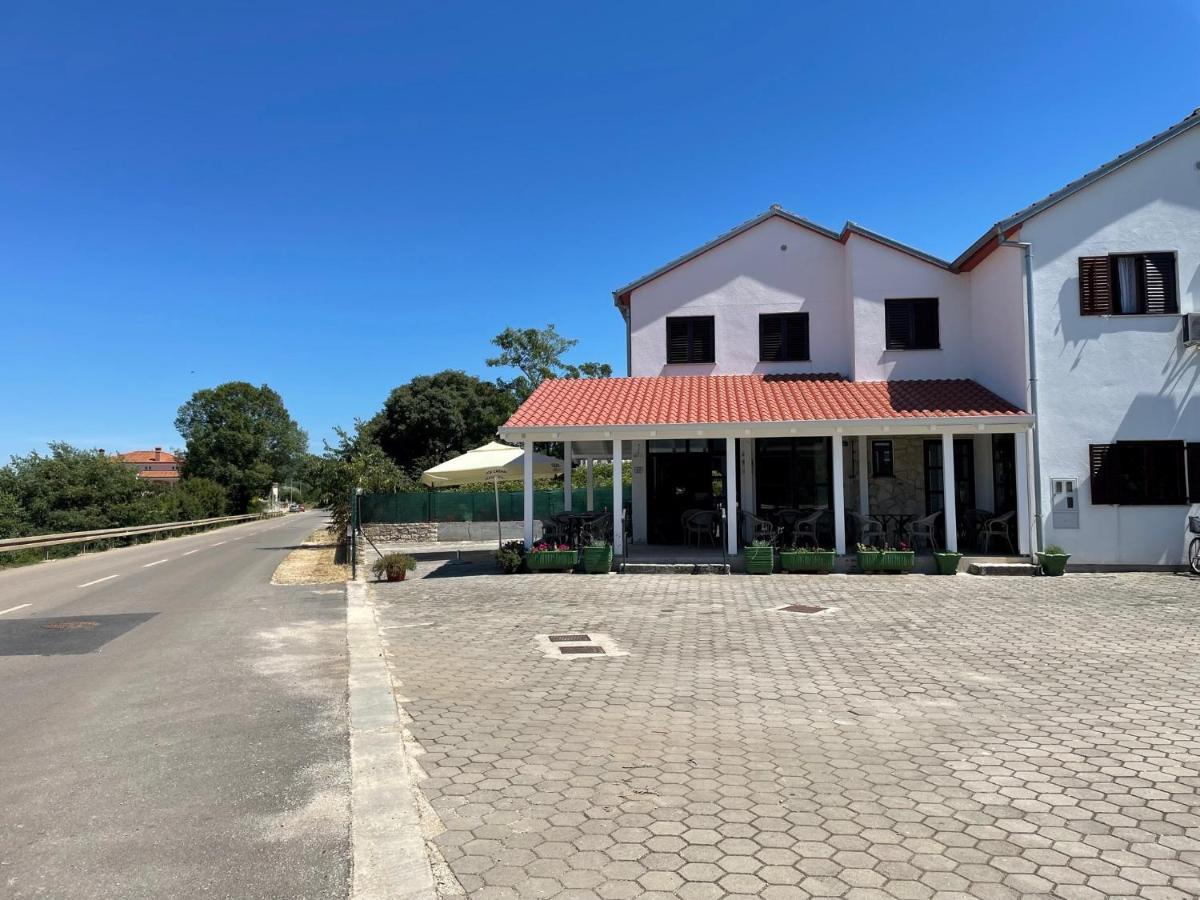 Ladonja Bb Rooms, Family Run Bed & Breakfast Ровінсько-Село Екстер'єр фото