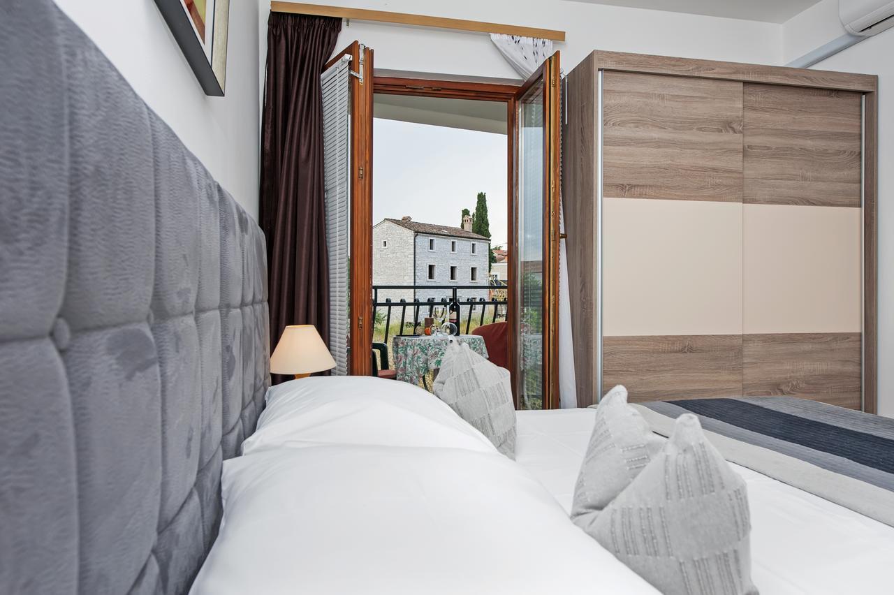 Ladonja Bb Rooms, Family Run Bed & Breakfast Ровінсько-Село Екстер'єр фото