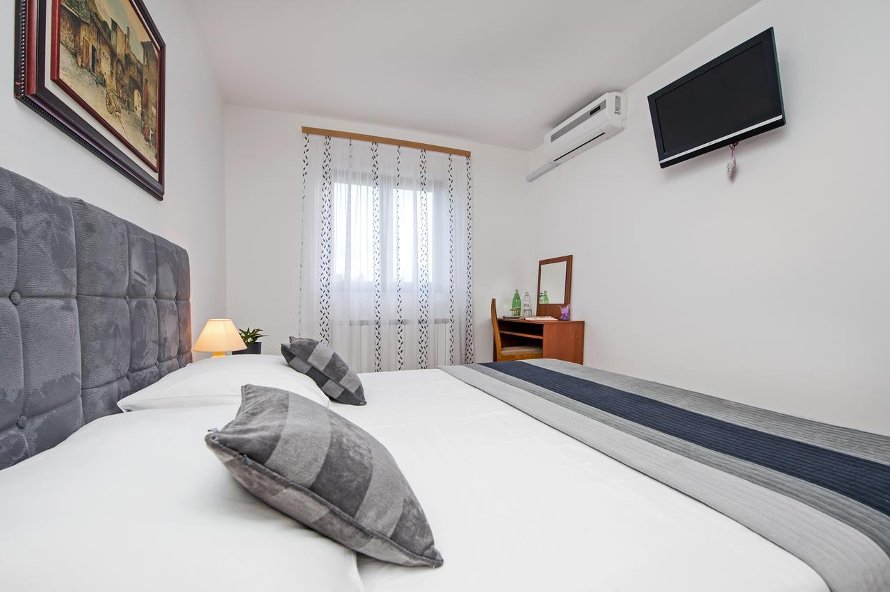 Ladonja Bb Rooms, Family Run Bed & Breakfast Ровінсько-Село Екстер'єр фото