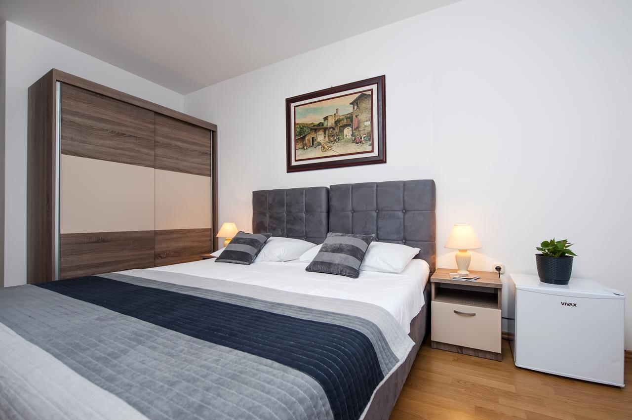 Ladonja Bb Rooms, Family Run Bed & Breakfast Ровінсько-Село Екстер'єр фото