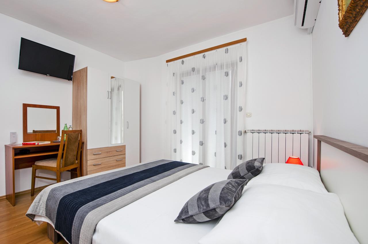 Ladonja Bb Rooms, Family Run Bed & Breakfast Ровінсько-Село Екстер'єр фото