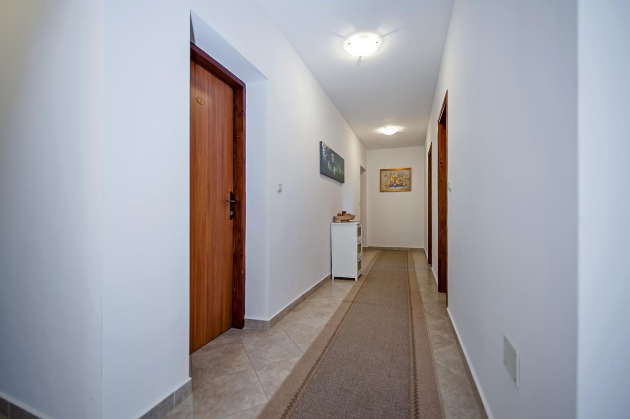 Ladonja Bb Rooms, Family Run Bed & Breakfast Ровінсько-Село Екстер'єр фото