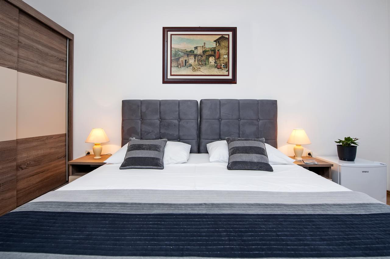 Ladonja Bb Rooms, Family Run Bed & Breakfast Ровінсько-Село Екстер'єр фото